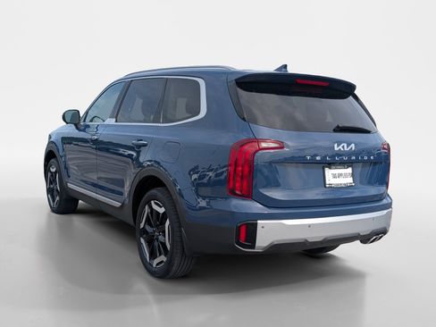 Used 2024 Kia Telluride S FWD image 4