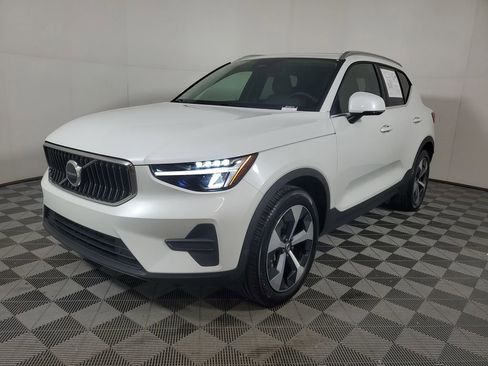 Certified 2025 Volvo XC40 B5 Core image 4