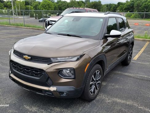 Used 2021 Chevrolet TrailBlazer ACTIV w/ Sun and Liftgate Package FWD image 2