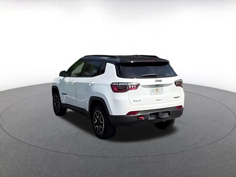 Used 2025 Jeep Compass Trailhawk w/ Trailer Tow Group AWD/4WD image 4