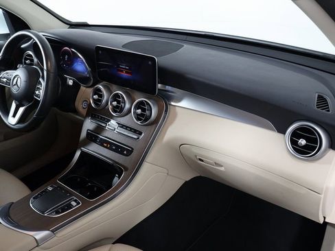 Used 2022 Mercedes-Benz GLC 300 image 9