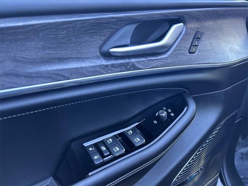 Used 2023 Jeep Grand Cherokee Overland image 22