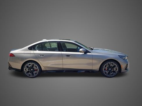 New 2027 BMW 530i xDrive w/ M Sport Package AWD/4WD image 4