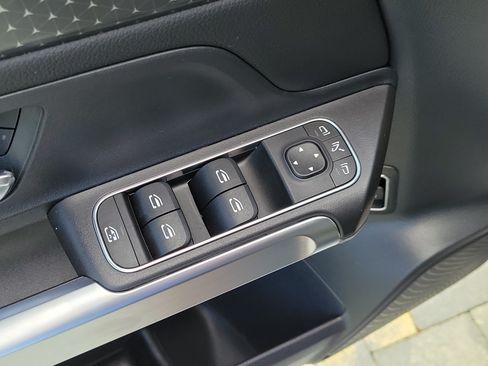 Used 2024 Mercedes-Benz GLB 250 image 18