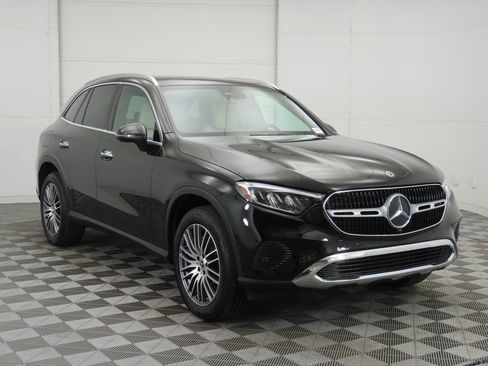 Used 2024 Mercedes-Benz GLC 300 4MATIC image 3