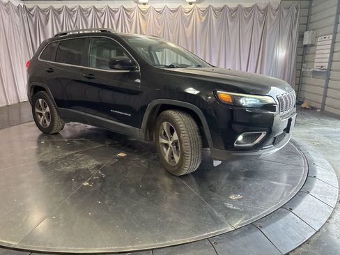 Used 2019 Jeep Cherokee Limited w/ Technology Group image 3