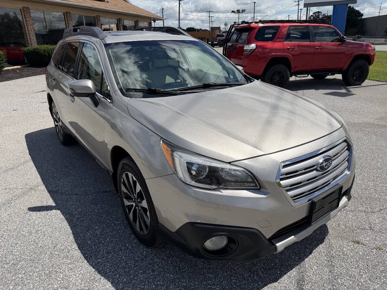 Used 2017 Subaru Outback 2.5i Limited AWD/4WD image 1