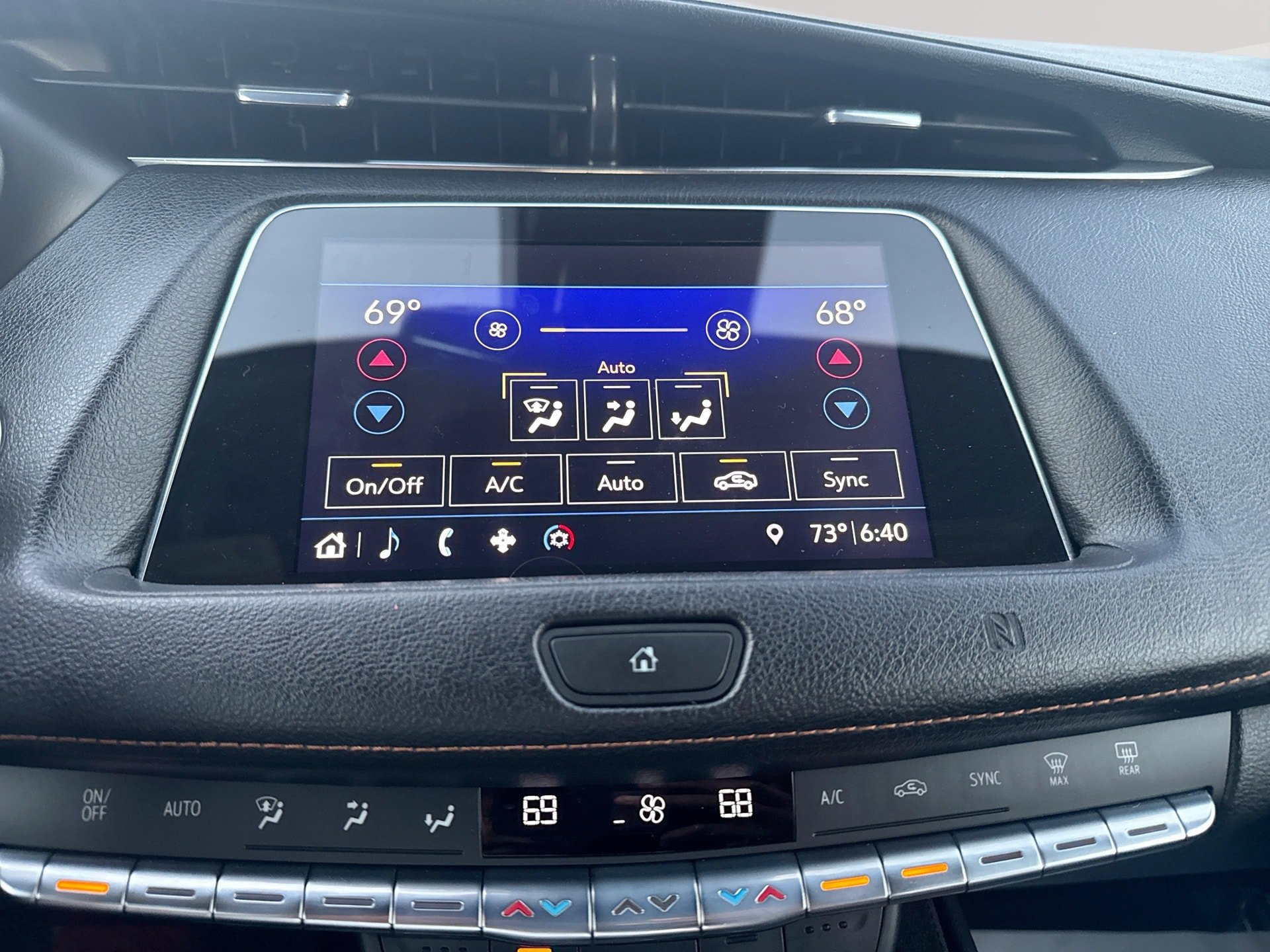 Used 2019 Cadillac XT4 Sport w/ Cold Weather Package AWD/4WD image 17