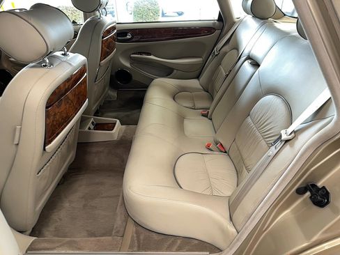 Used 1998 Jaguar XJ8 L image 17
