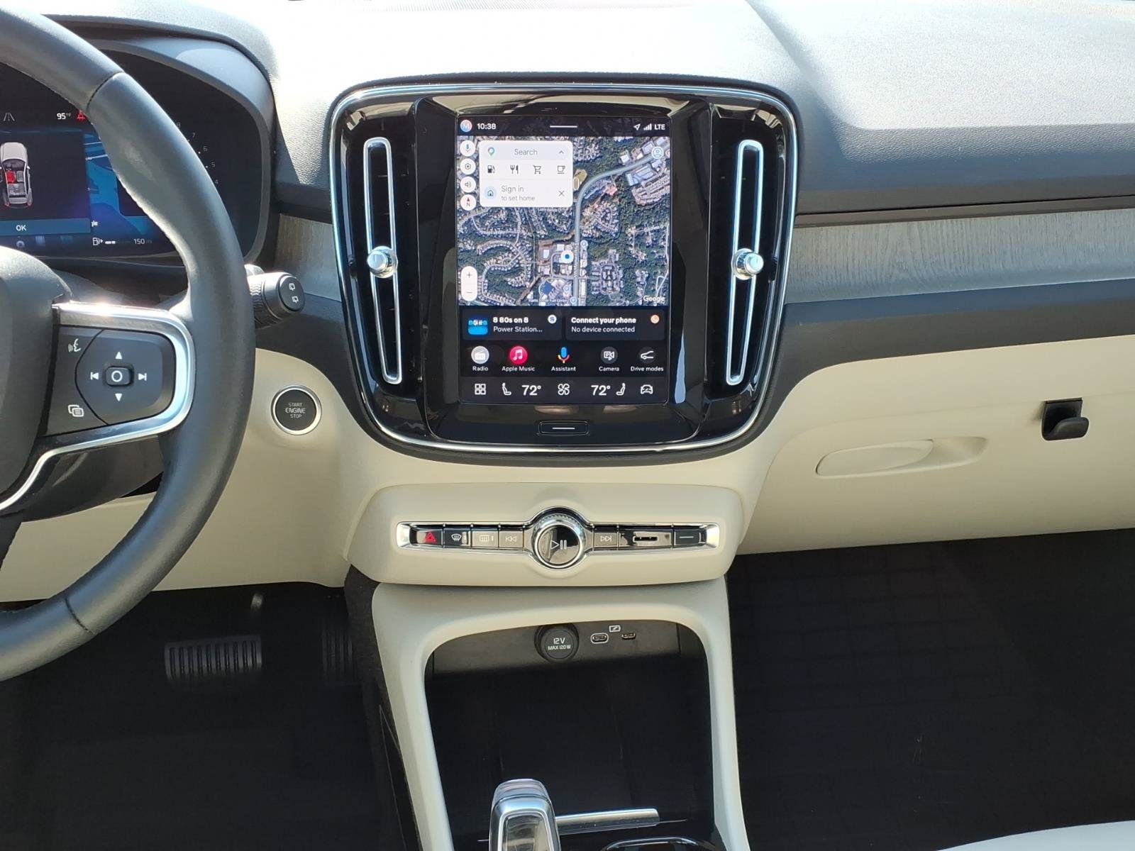 Used 2024 Volvo XC40 B5 Plus AWD/4WD image 14