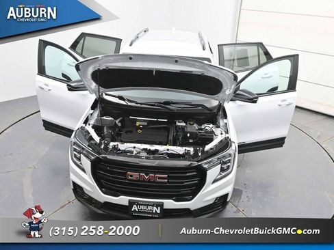Used 2024 GMC Terrain SLE w/ Driver Convenience Package image 33