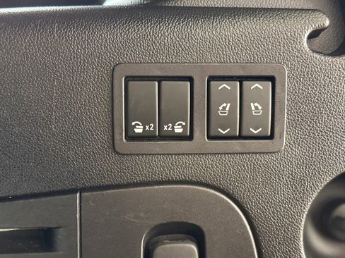 Used 2019 Chevrolet Suburban Premier w/ Premier Plus Edition AWD/4WD image 28