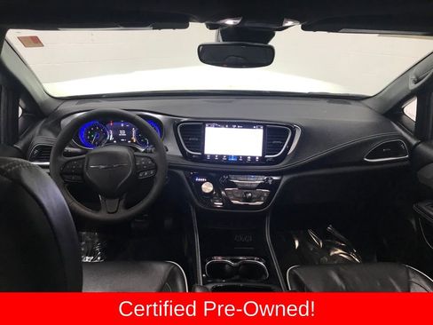Used 2025 Chrysler Pacifica Limited image 27