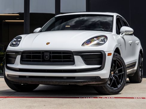 Certified 2023 Porsche Macan AWD/4WD image 1