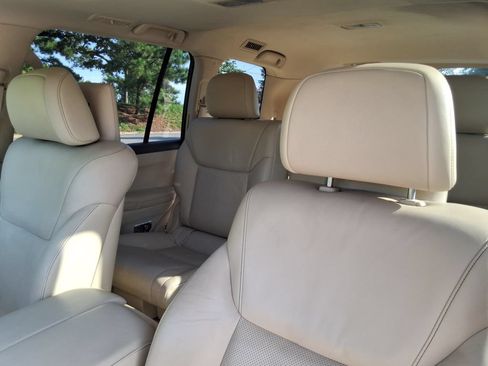 Used 2013 Lexus LX 570 4WD w/ Luxury Pkg image 27