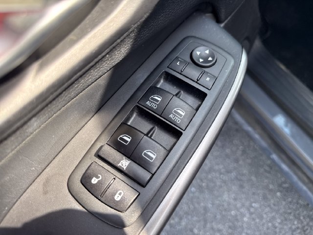 Used 2020 Jeep Cherokee Latitude Plus AWD/4WD image 21