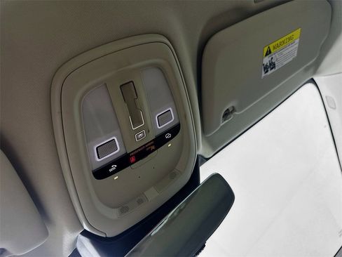 Used 2024 Volvo S60 B5 Plus image 32