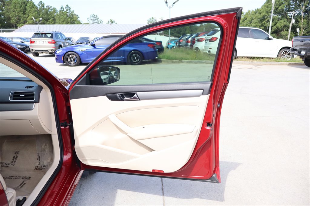 Used 2015 Volkswagen Passat TDI SE FWD image 31