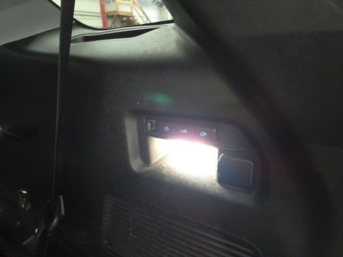 Used 2022 Ford Explorer Limited w/ Limited Technology Package image 16