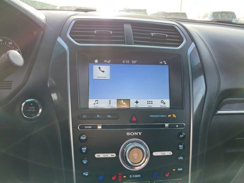 Used 2017 Ford Explorer Platinum image 39