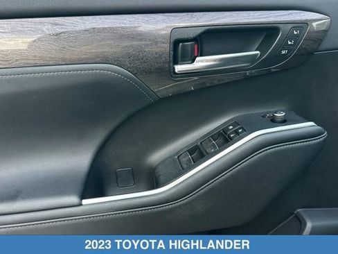 Used 2023 Toyota Highlander Limited AWD/4WD image 12