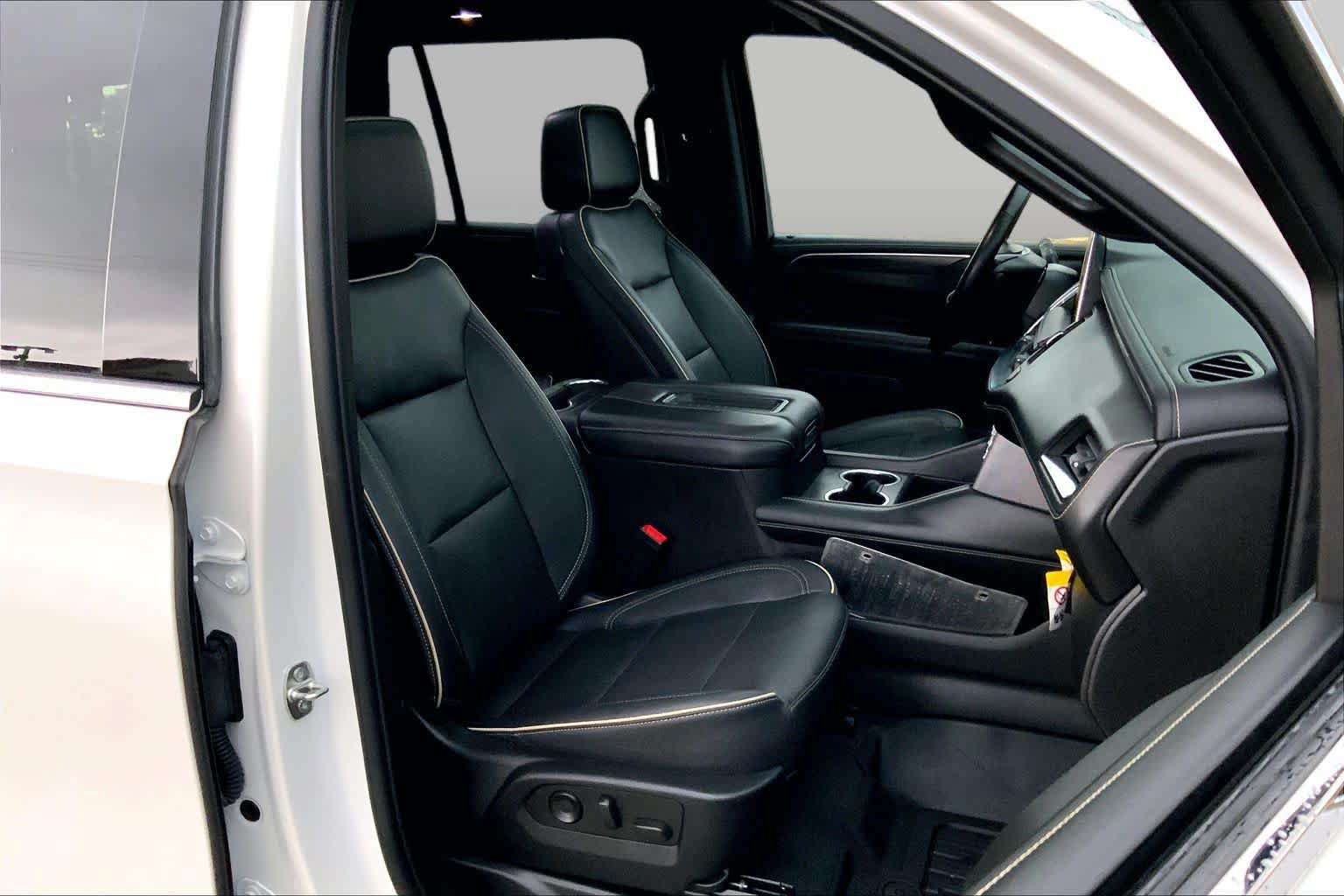 Used 2023 GMC Yukon SLT AWD/4WD image 9