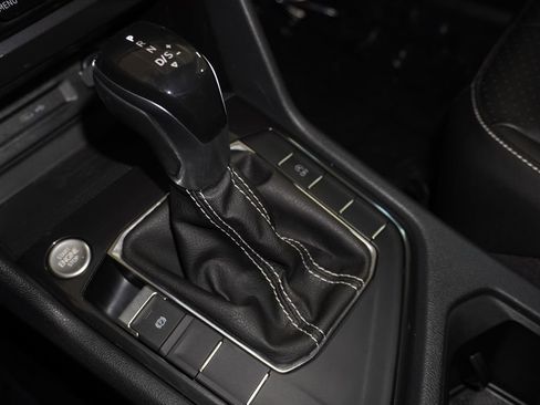 Used 2022 Volkswagen Tiguan SE image 21