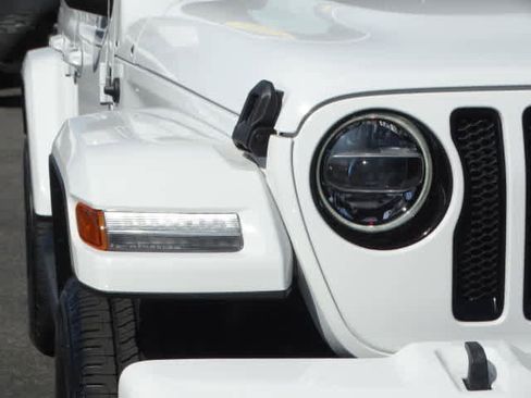 Used 2022 Jeep Wrangler Unlimited Sahara image 5