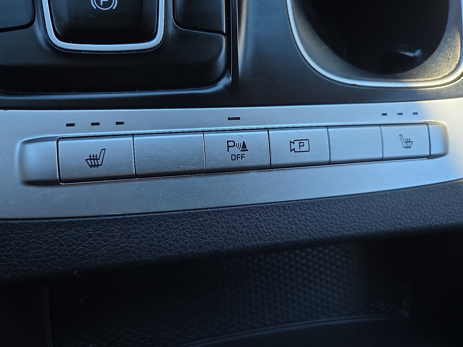 Used 2023 Kia Carnival LX FWD image 22