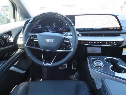 New 2026 Cadillac Optiq Luxury 2 image 22