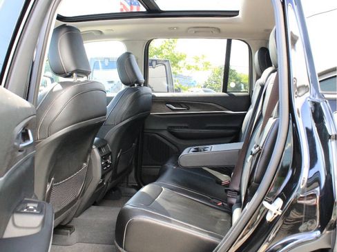 Certified 2023 Jeep Grand Cherokee Limited AWD/4WD image 30