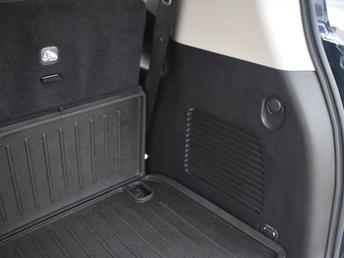 Used 2024 Nissan Armada SL w/ Captain's Chairs Package RWD image 66