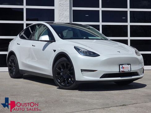 Used 2021 Tesla Model Y Long Range image 1