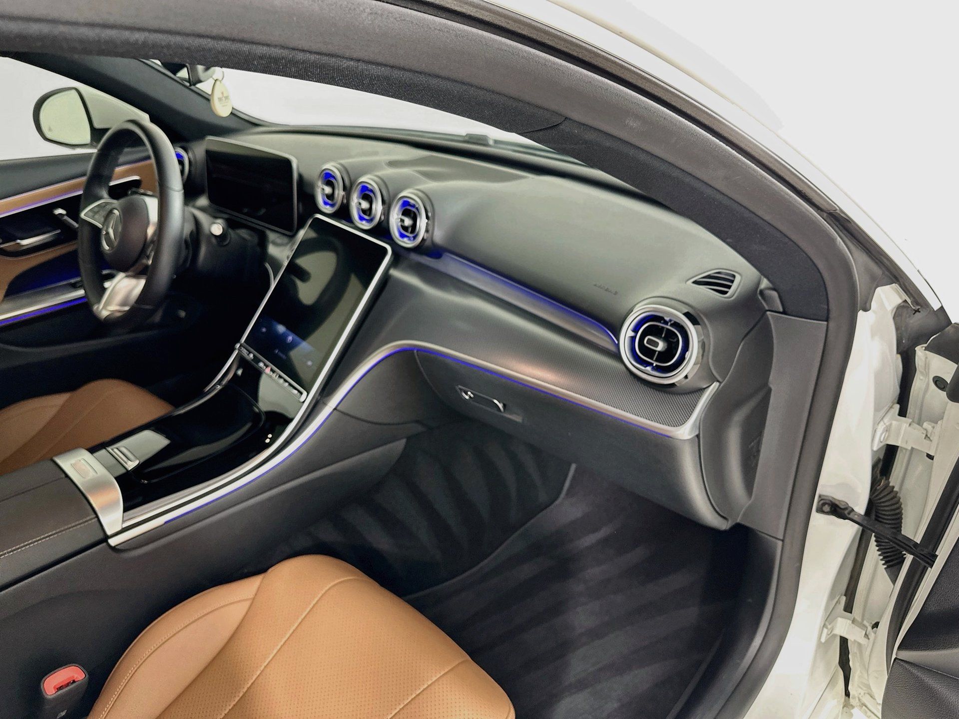 Used 2024 Mercedes-Benz CLE 300 4MATIC Coupe image 33