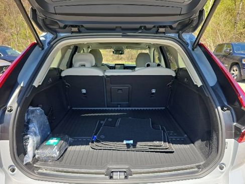 New 2026 Volvo XC60 T8 Ultra w/ Protection Package Premier AWD/4WD image 17
