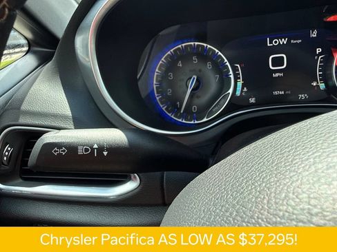 Used 2026 Chrysler Pacifica Limited w/ S Appearance Package FWD image 26