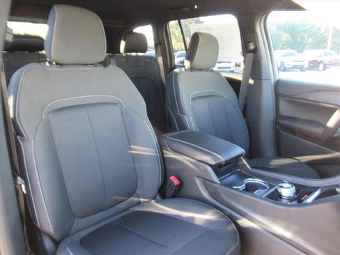 New 2025 Jeep Grand Cherokee Laredo image 8