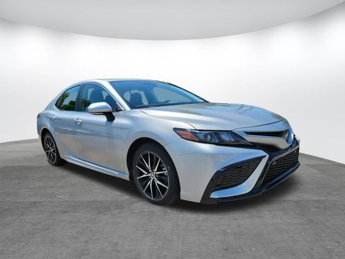 Used 2024 Toyota Camry SE FWD image 16