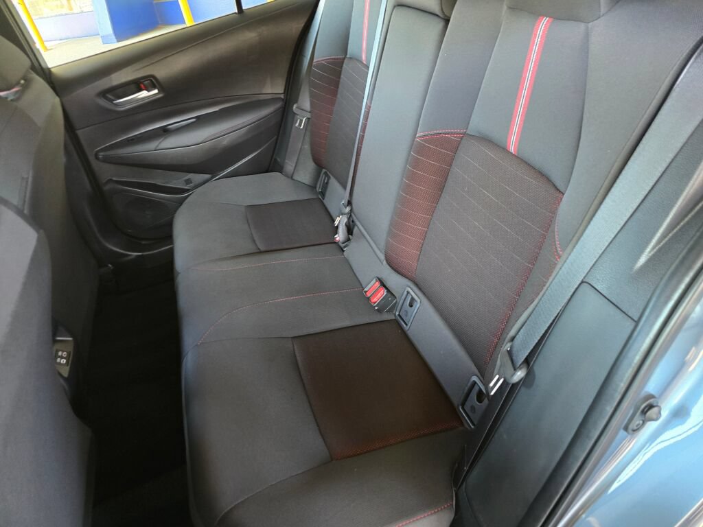Used 2025 Toyota Corolla SE w/ SE Premium Package FWD image 19