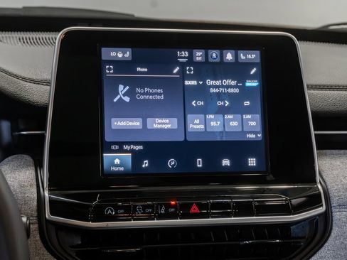 Used 2025 Jeep Compass Latitude w/ Sun & Sound Group AWD/4WD image 19