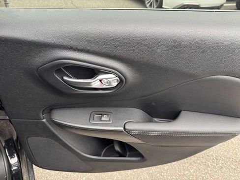 Used 2016 Jeep Cherokee Limited image 32