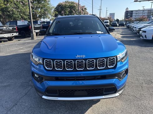 Used 2025 Jeep Compass Limited AWD/4WD image 4