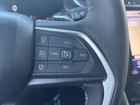 Used 2023 Jeep Grand Cherokee Limited image 89