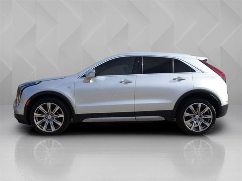 Certified 2022 Cadillac XT4 Premium Luxury w/ Technology Package image 2