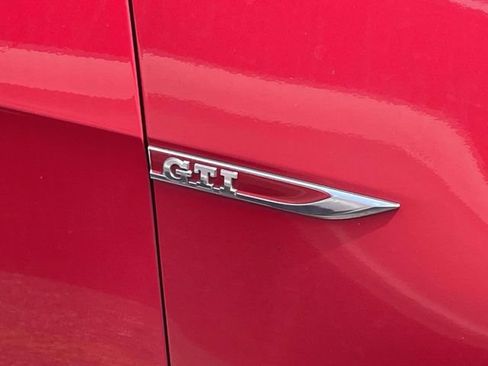 Used 2017 Volkswagen Golf 4-Door FWD image 5