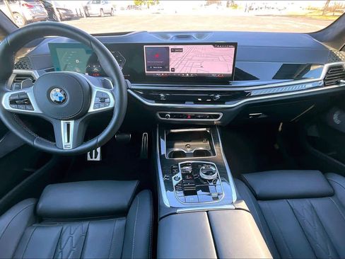 Used 2025 BMW X7 M60i image 16