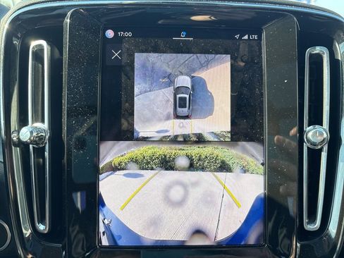 Used 2025 Volvo XC40 B5 Plus AWD/4WD image 21