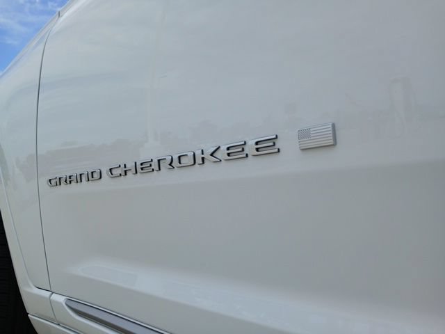 New 2027 Jeep Grand Cherokee Summit w/ Adv Protech Group IV AWD/4WD image 9