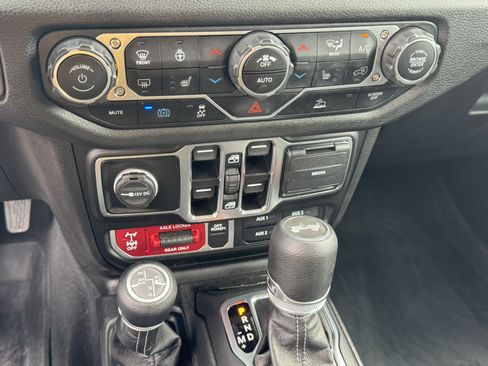 Used 2025 Jeep Wrangler Unlimited Sport S 4xe AWD/4WD image 29