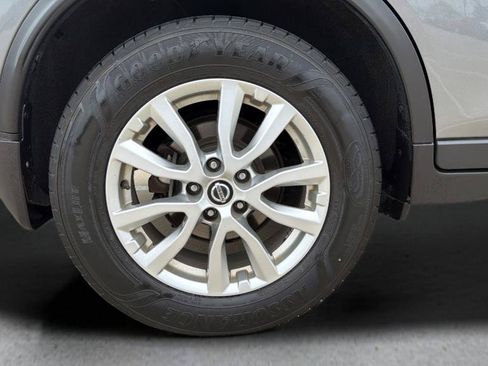Used 2020 Nissan Rogue SV FWD image 25